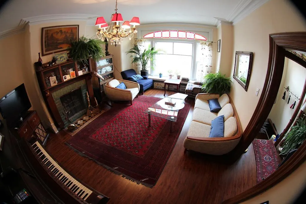 Toronto Garden Inn बिस्तर और नाश्ता